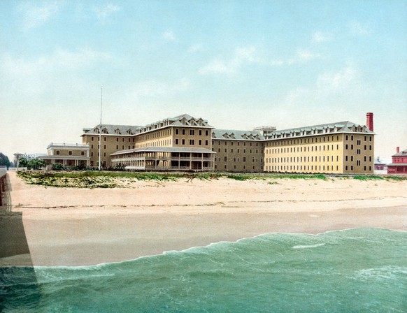The Breakers, Palm Beach, Florida, USA, Photochrome Print, Detroit Publishing Company, 1901. (Photo by: Circa Images/GHI/Universal History Archive/Universal Images Group via Getty Images)