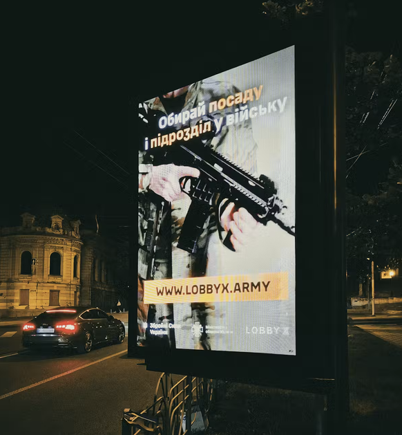 Exemple de publicité de l’agence de recrutement Lobby X: «Choisis ton poste et ton unité dans l’armée.»