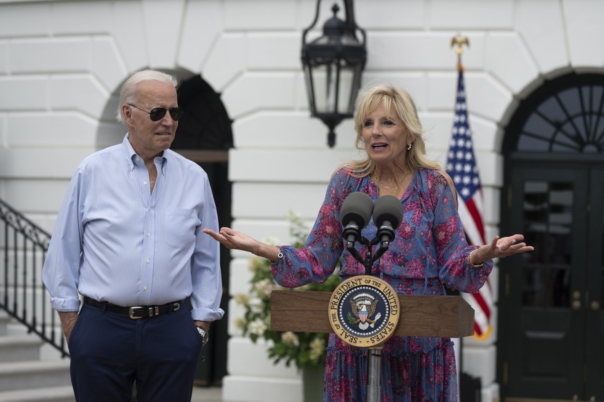 epa10067836 US First lady Dr. Jill Biden addresses the guests as US Joe Biden listens during the Congressional Picnic at the White House in Washington, DC, USA, 12 July 2022. EPA/Chris Kleponis / POOL