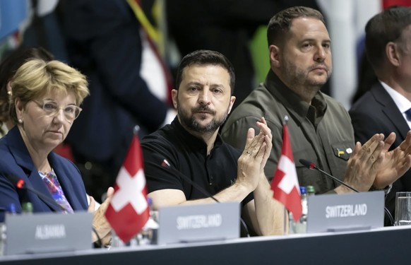 Andriy Yermak lors du sommet pour la paix au Bürgenstock, en juin dernier, avec Volodymyr Zelensky et l'ancienne présidente de la Confédération Viola Amherd.