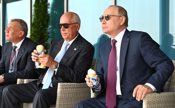 En revanche, on le dit friand de glace à la pistache. Il en aurait même offert au président chinois, Xi Jinping, pour lui faire plaisir, selon Business Insider.