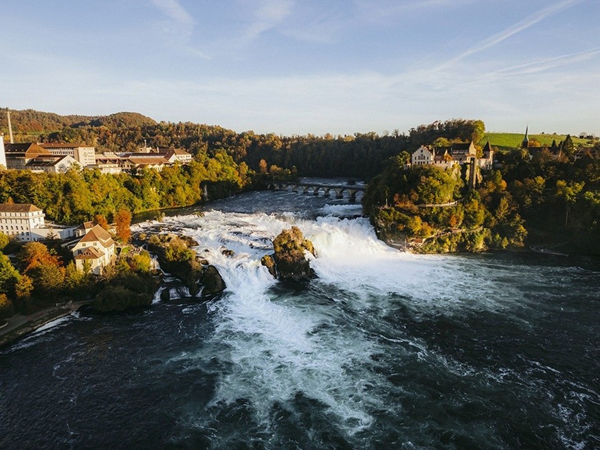 rheinfall-wasserfall-schloss-laufen-herbst-oktober