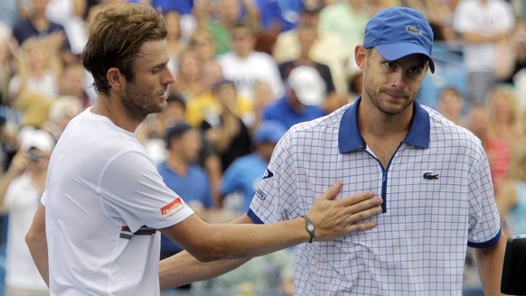 Les deux joueurs se sont parfois affrontés: sur cette image, prise en 2010, Roddick (à dr.) semble déçu d'avoir perdu, et Fish navré d'avoir battu Roddick.