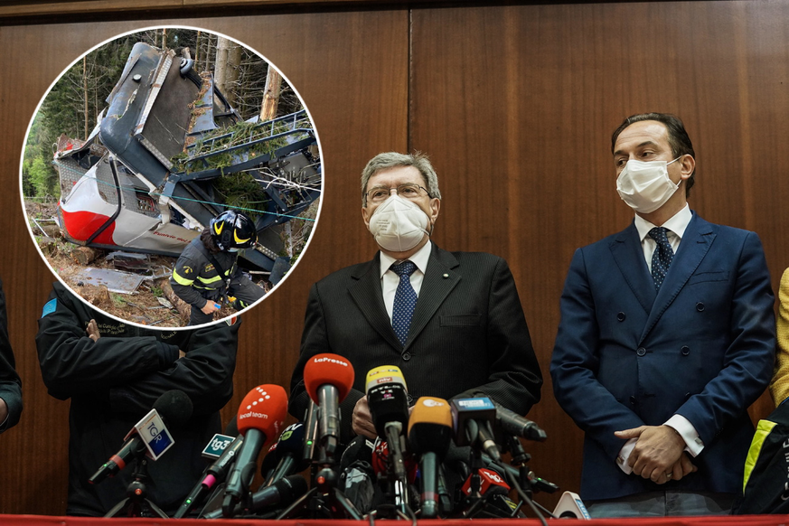 Le ministre des infrastructures Enrico Giovannini, centre, lors de la conférence de presse sur l'accident du téléphérique de Mottarone à Stresa.