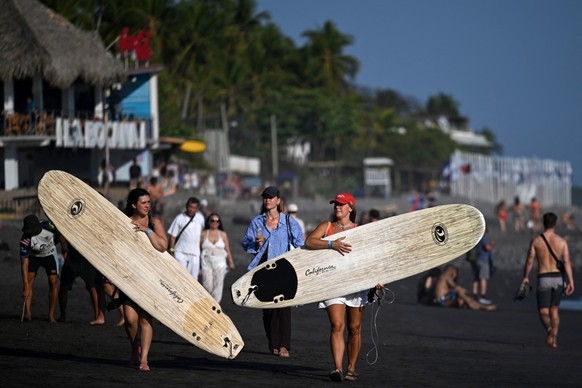 Tourists enjoy El Tunco beach, in La Libertad, El Salvador, on February 13, 2026. Amid picture-perfect waves and sunsets, foreign tourists enjoy the Salvadoran beach of El Tunco, once plagued by gang  ...