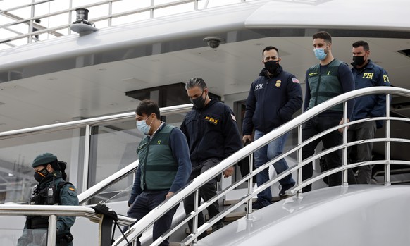 Civil Guards accompany U.S. FBI agents and a U.S.Homeland Security agent from the yacht called Tango in Palma de Mallorca, Spain, Monday April 4, 2022. U.S. federal agents and Spain&#039;s Civil Guard ...