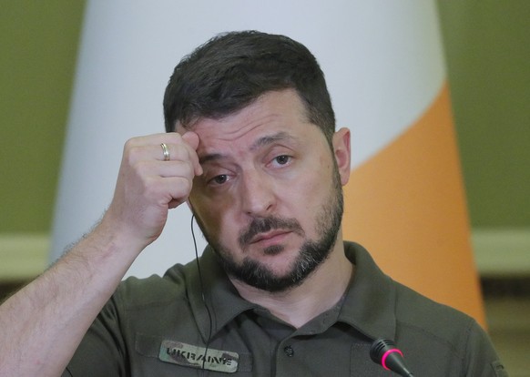 epa10055250 Ukrainian President Volodymyr Zelensky speaks during a joint press conference with Irish Prime Minister (An Taoiseach) Micheal Martin (not pictured) in Kyiv, Ukraine, 06 July 2022. Micheal ...