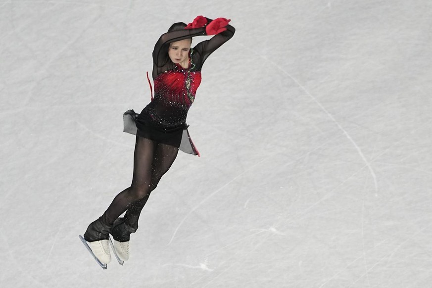 Kamila Valieva est la première patineuse à réussir un quadruple saut aux Jeux olympiques.
