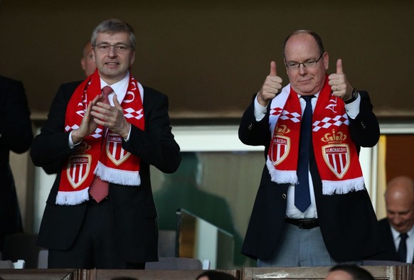 Le président de l&#039;AS Monaco Dmitri Rybolovlev, le prince Albert II de Monaco assistent au match de Ligue 1 française entre l&#039;AS Monaco et l&#039;AS Saint-Étienne (ASSE) au Stade Louis II, le ...