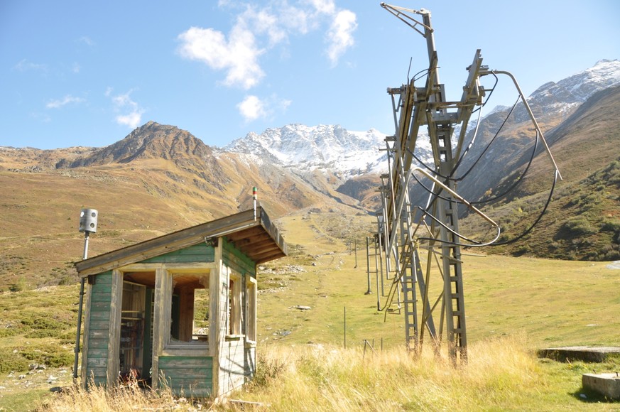 D&#039;autres vestiges de la station du Super Saint-Bernard, en Valais.