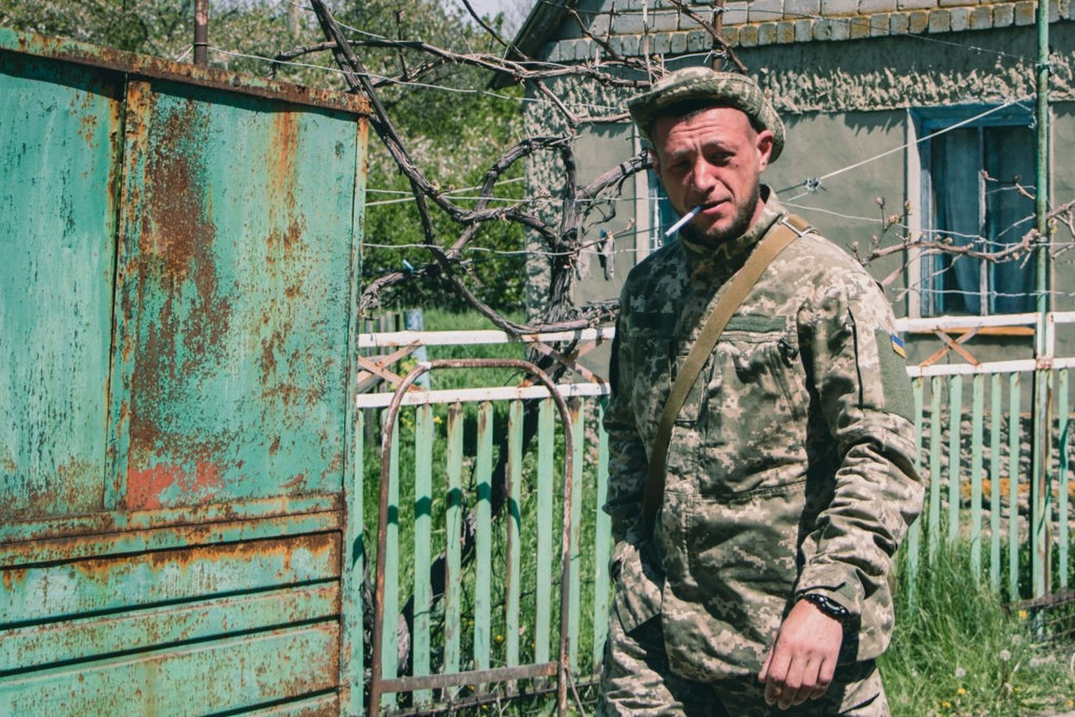 NOVOIVANOVK, DNEPROPETROVSK, UKRAINE - 2022/05/06: A Ukrainian soldier is smoking a cigarette. Ukrainian soldiers are at the frontline in the village of Novoivanovk, Dnepropetrovsk region. Russian tro ...
