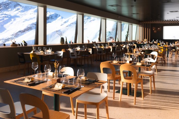 Moderne et élégant: le Restaurant de l’ Espace Weisshorn.