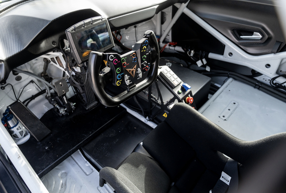 Toutes les commandes sont regroupées sur le volant.