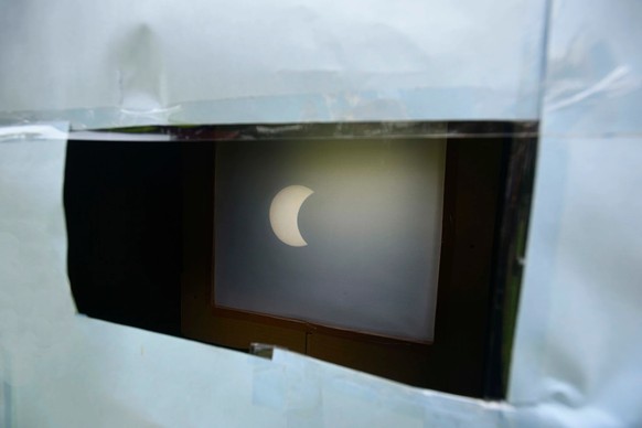Vue à travers un projecteur solaire.