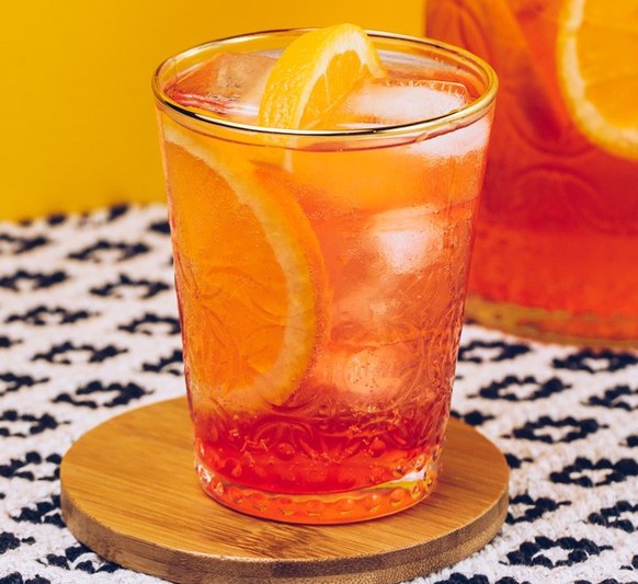 bicicletta cocktail weisswein campari drinks trinken alkohol https://twitter.com/Liquor/status/1020031785126723584
