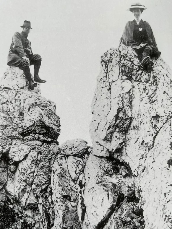 Gravir des sommets pour se ressourcer: Albert en compagnie d’Élisabeth en Engadine, 1907.
