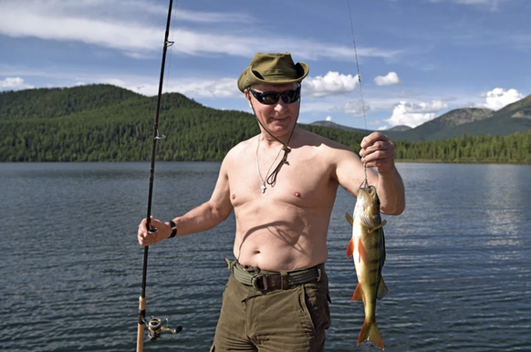 L’une de ces parties de pêche est entrée dans l’histoire: le 17 août 2011, Poutine et Medvedev auraient décidé, lignes à la main, comment conserver le pouvoir. Poutine briguerait la présidence, tandis ...