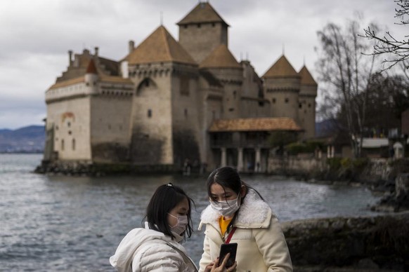 Le port du masque se généralise en Suisse et dans le monde au cours de l&#039;année 2020.