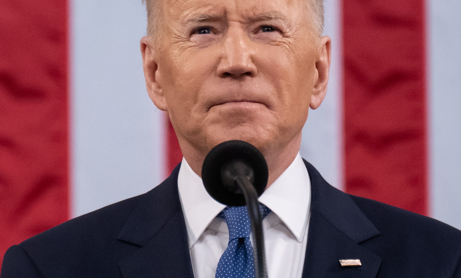 epa09795647 US President Joe Biden speaks during his State of the Union address to a Joint Session of Congress at the US Capitol in Washington, DC, USA, 01 March 2022. EPA/SAUL LOEB / POOL