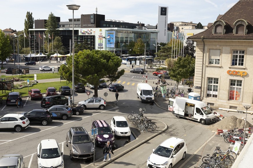 La place de la gare CFF de Vevey est photographiee ce jeudi 30 septembre 2021 a Vevey. (KEYSTONE/Noemi Cinelli)