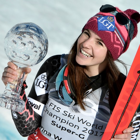 ABD0086_20170316 - ASPEN - USA: Super G-Gesamtweltcupsiegerin Tina Weirather (LIE) am Donnerstag, 16. März 2017, anl. der Siegerpräsentation im Rahmen des Ski-Weltcup Finales in Aspen. (KEYSTONE/APA/H ...