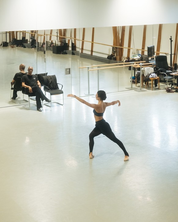 Jasmine Cammarota lors de la classe du Béjart Ballet Lausanne.
