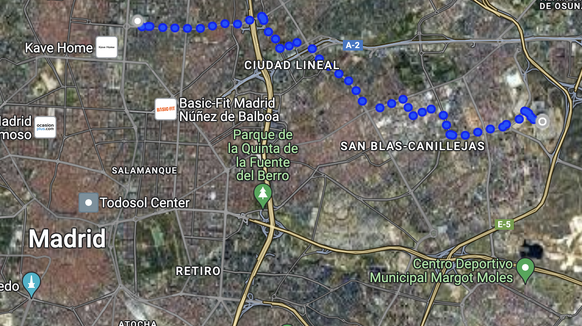Le stade Santiago-Bernabéu (Real Madrid) est placé au nord de la capitale espagnole tandis que celui de son adversaire, le Cívitas Metropolitano, est situé bien plus à l'est.
