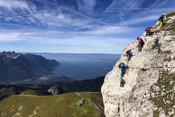 Pour progresser sur certains itinéraires, comme ici à Leysin, il faut avoir du physique et de la technique. Ne pas être sujet au vertige est fortement conseillé.