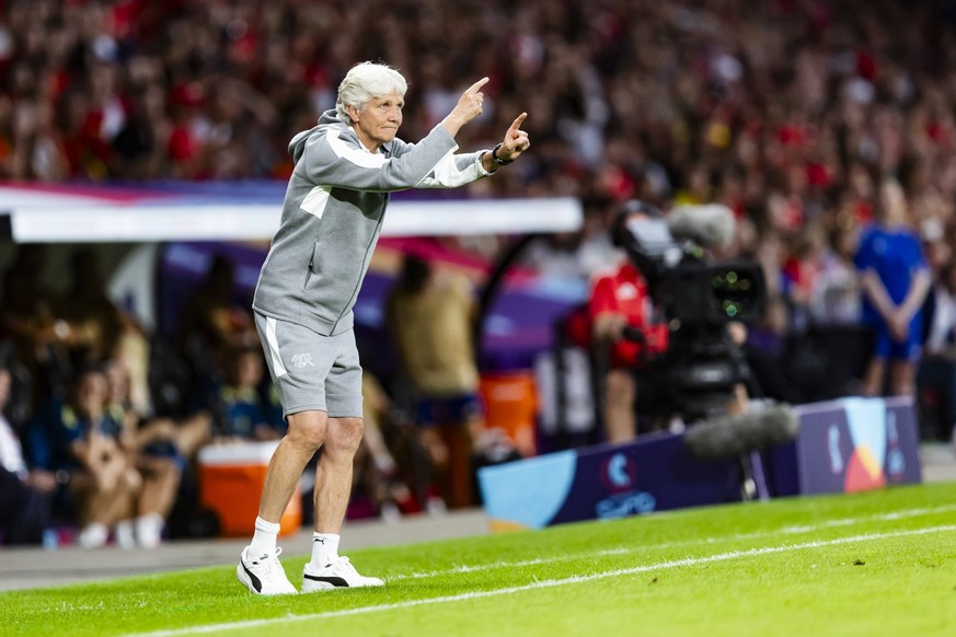 Switzerland&#039;s head coach Pia Sundhage gestures during the UEFA Women&#039;s EURO 2025 quarterfinals soccer match between Spain and Switzerland at the Wankdorf stadium in Bern, Switzerland, on Fri ...