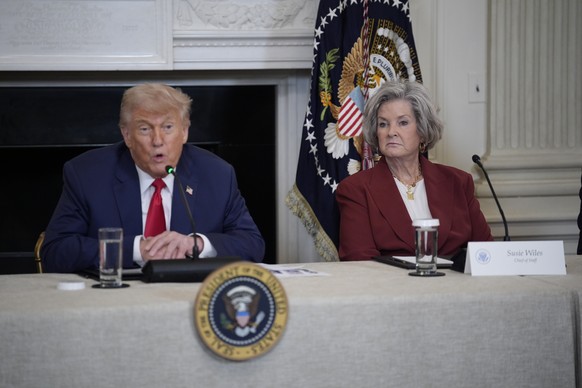 epa12166962 US President Donald Trump (L) and White House Chief of Staff Susie Wiles participate in the Invest America Roundtable in the State Dining Room at the White House in Washington, DC, USA, 09 ...