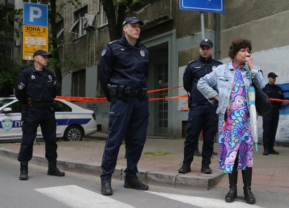 epa10605774 Police officers block a street near the Vladislav Ribnikar elementary school in Belgrade, Serbia, 03 May 2023. A teenage suspect opened fire causing one fatality and multiple injuries acco ...