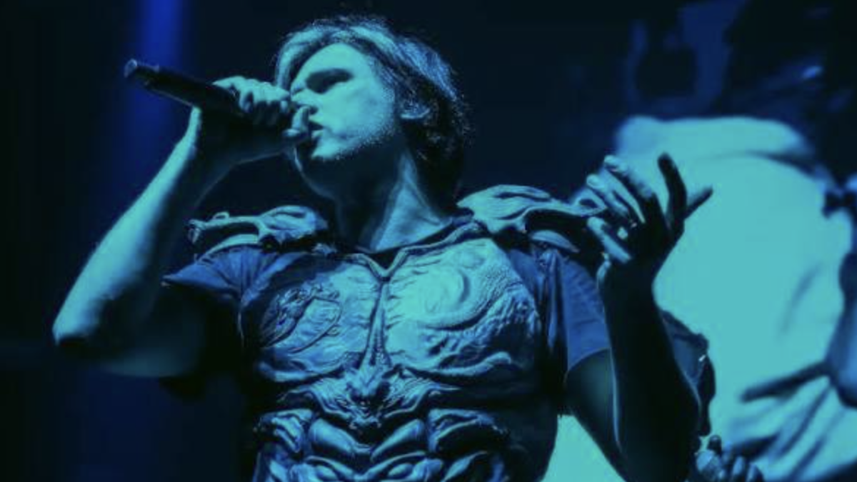 Pour la quatrième fois, Orelsan revient sur la plaine de l'Asse avec un show aussi abouti que généreux