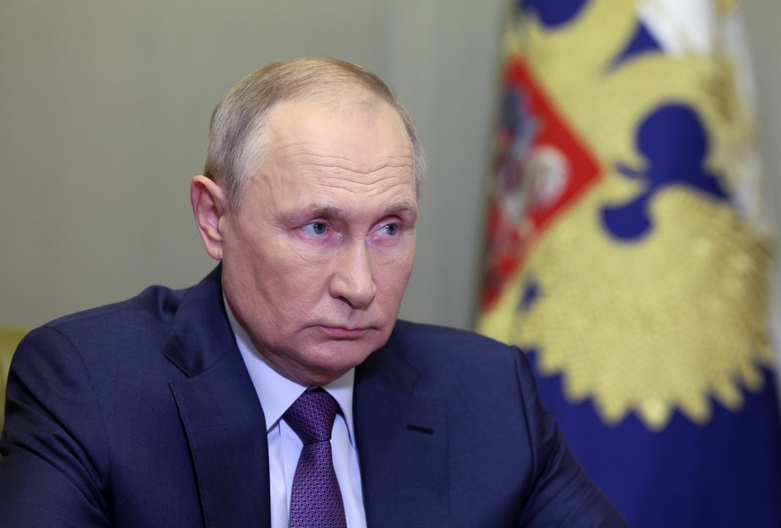 epa10233372 Russian President Vladimir Putin meets with Alexander Bastrykin (not pictured), head of the Investigative Committee of Russia, in St. Petersburg, Russia, 09 October 2022. A criminal case w ...