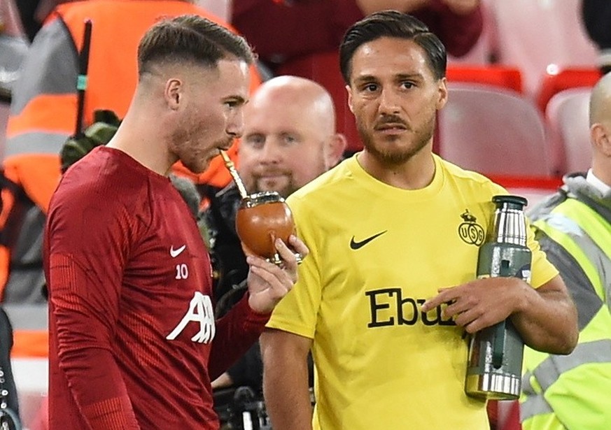 epa10902254 Liverpool&#039;s Alexis Mac Allister (L) of and Kevin Mac Allister (R) of Union SG chat before the UEFA Europa League Group E match between Liverpool and Union SG in Liverpool, Britain, 05 ...
