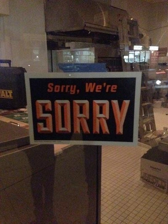Lustiges Schild: Tschuldigung, tut uns leid.