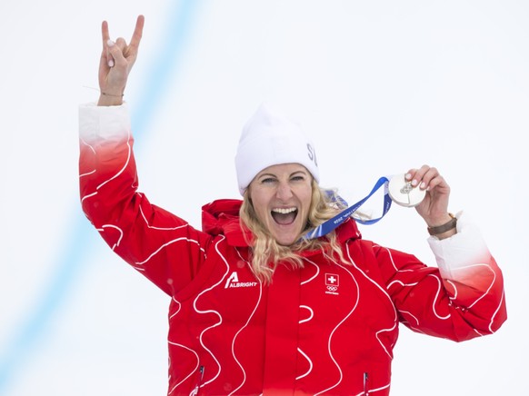 Fanny Smith heureuse avec sa médaille