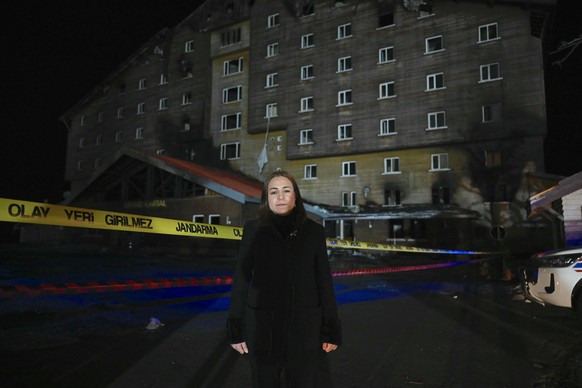 Derya Basyilmaz, présidente de la Chambre d&#039;architecture d&#039;Ankara après l&#039;incendie dans une station de ski. (Photo by Ozan KOSE / AFP)