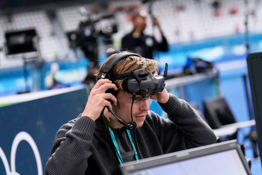A drone operator prepares to cover the men's 5,000 meters speedskating race at the 2026 Winter Olympics, in Milan, Italy, Sunday, Feb. 8, 2026. (AP Photo/Luca Bruno)
Milan Cortina Olympics Speeds ...