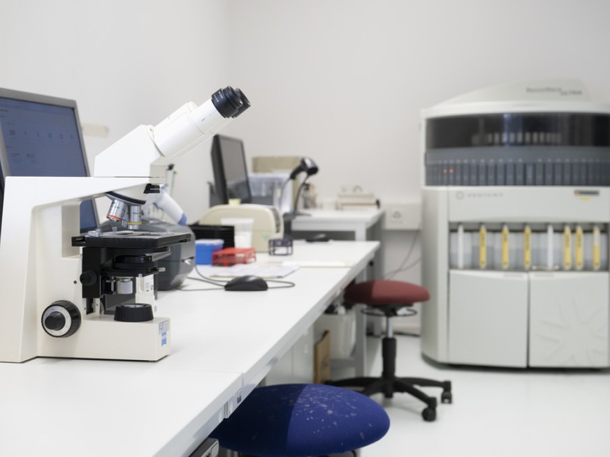 L&#039;Université de Genève va dédommager une étudiante italienne qui a contracté en 2011 le virus du sida alors qu&#039;elle effectuait des recherches en laboratoire pour achever sa thèse (archives).