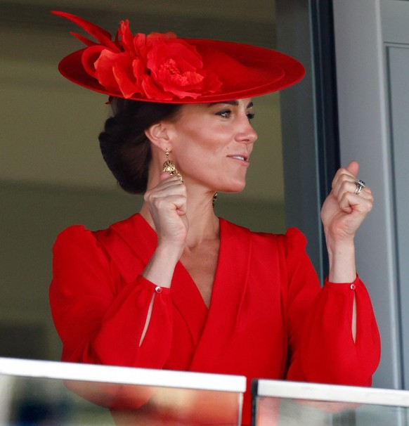 ASCOT, UNITED KINGDOM - JUNE 23: (EMBARGOED FOR PUBLICATION IN UK NEWSPAPERS UNTIL 24 HOURS AFTER CREATE DATE AND TIME) Catherine, Princess of Wales watches &#039;The Sandringham Stakes&#039;, in whic ...