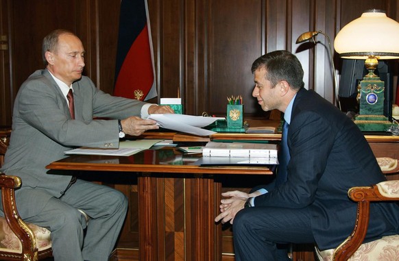 Abramovitch en conversation avec Poutine en 2005. Par la suite, les relations se seraient refroidies.