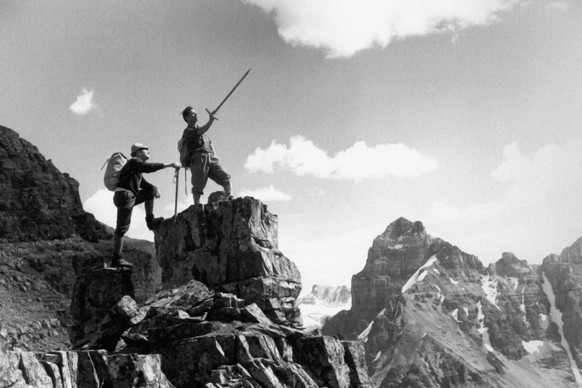 Des guides suisses dans les Rocheuses de l&#039;Ouest du Canada.