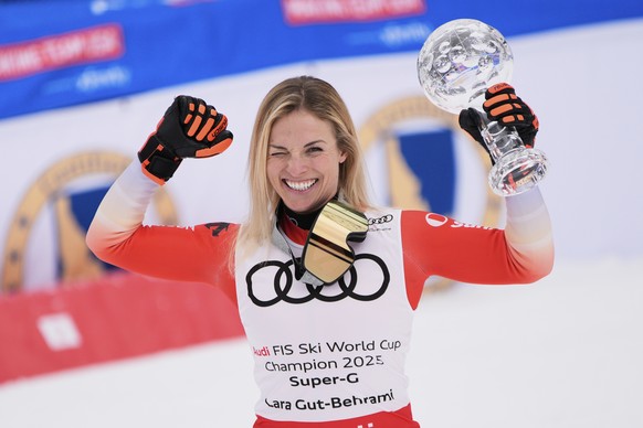 Switzerland&#039;s Lara Gut-Behrami holds the first place trophy for women&#039;s super-G season champion at the World Cup Finals, Sunday, March 23, 2025, in Sun Valley, Idaho. (AP Photo/John Locher)
 ...