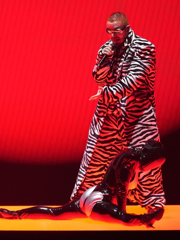 J Balvin performs &quot;Nivel de Perreo&quot; at the MTV Video Music Awards at the Prudential Center on Sunday, Aug. 28, 2022, in Newark, N.J. (Photo by Charles Sykes/Invision/AP)