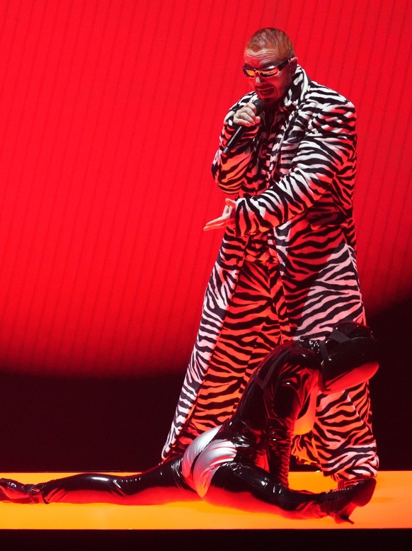 J Balvin performs "Nivel de Perreo" at the MTV Video Music Awards at the Prudential Center on Sunday, Aug. 28, 2022, in Newark, N.J. (Photo by Charles Sykes/Invision/AP)