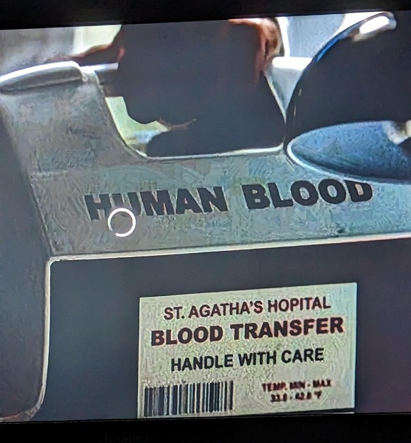 Filmfehler Supernatural

https://www.reddit.com/r/MovieMistakes/comments/109wa5y/in_supernatural_season_10_episode_3_hospital_is/