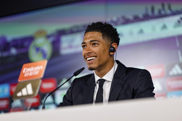 epa10692174 English midfielder Jude Bellingham attends a press conference during his presentation as a new signing of Real Madrid, Madrid, Spain, 15 June 2023. EPA/RODRIGO JIMENEZ