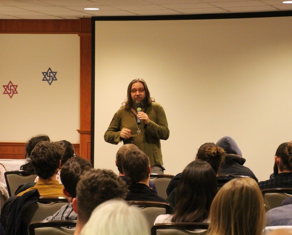 Antoine lors d&#039;une conférence à Fribourg.