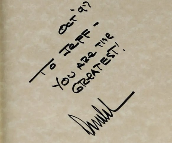 Le message, examiné par le Times, est signé «Donald» et daté «octobre 1997», le mois de sortie du livre.