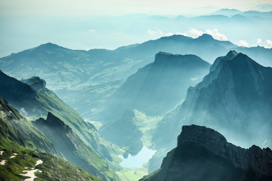 Reference: STS0040028Switzerland. get natural. Saentis summit panorama with the Seealpsee in the foreground.Schweiz. ganz natuerlich. Saentisgipfel Panorama mit dem Seealpsee im Vordergrund.Su ...